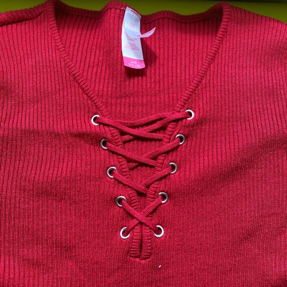 Red sweater - Picture 2 of 3